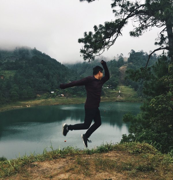 Comment préparer un voyage à moto sur la route des Grandes Alpes en France?